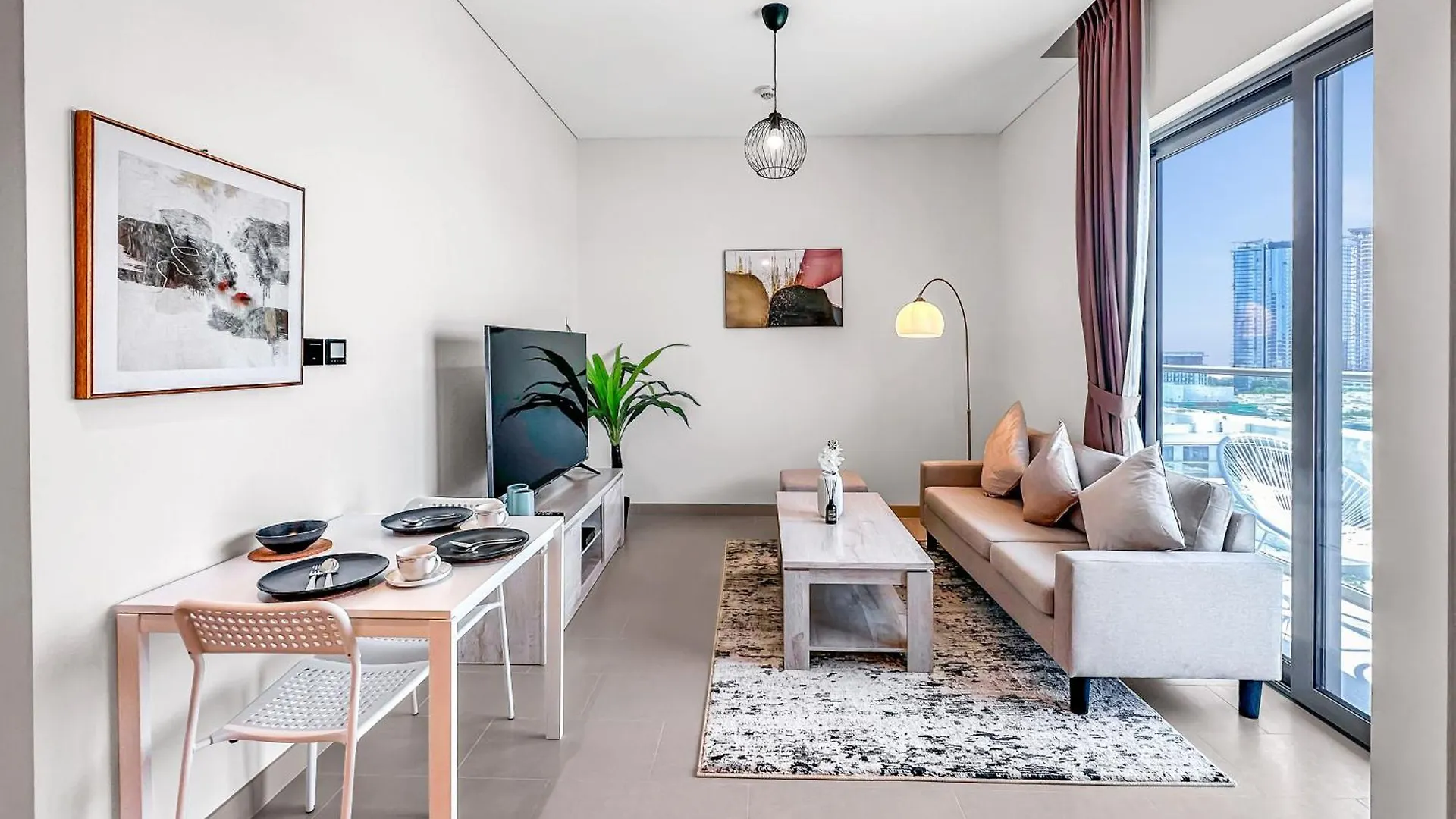 Easemytrip - Cozy And Elegant 1Br Apt With Large Pool And View Dubai
