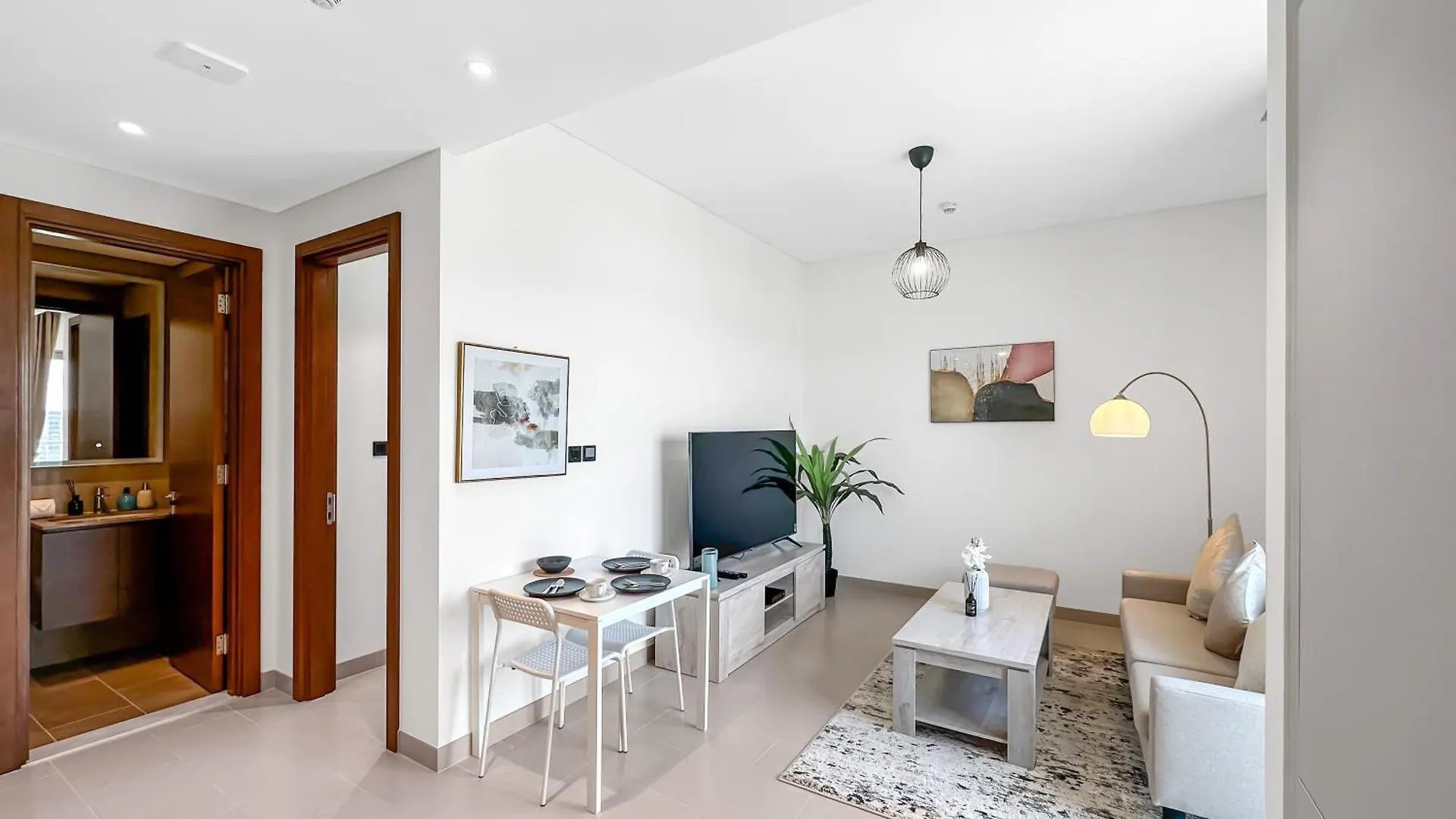 Easemytrip - Cozy And Elegant 1Br Apt With Large Pool And View Dubai 0*,