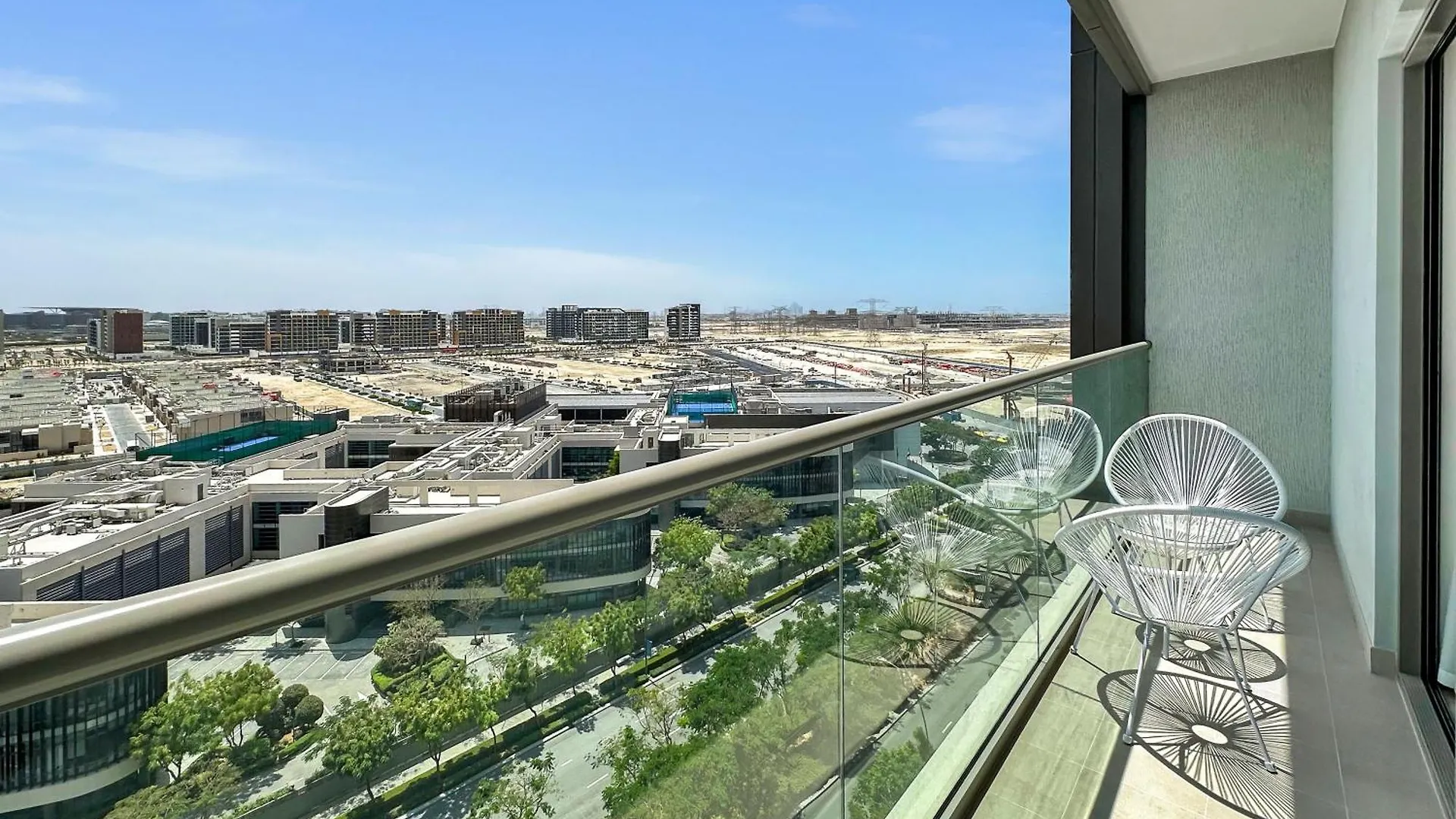 Easemytrip - Cozy And Elegant 1Br Apt With Large Pool And View Dubai