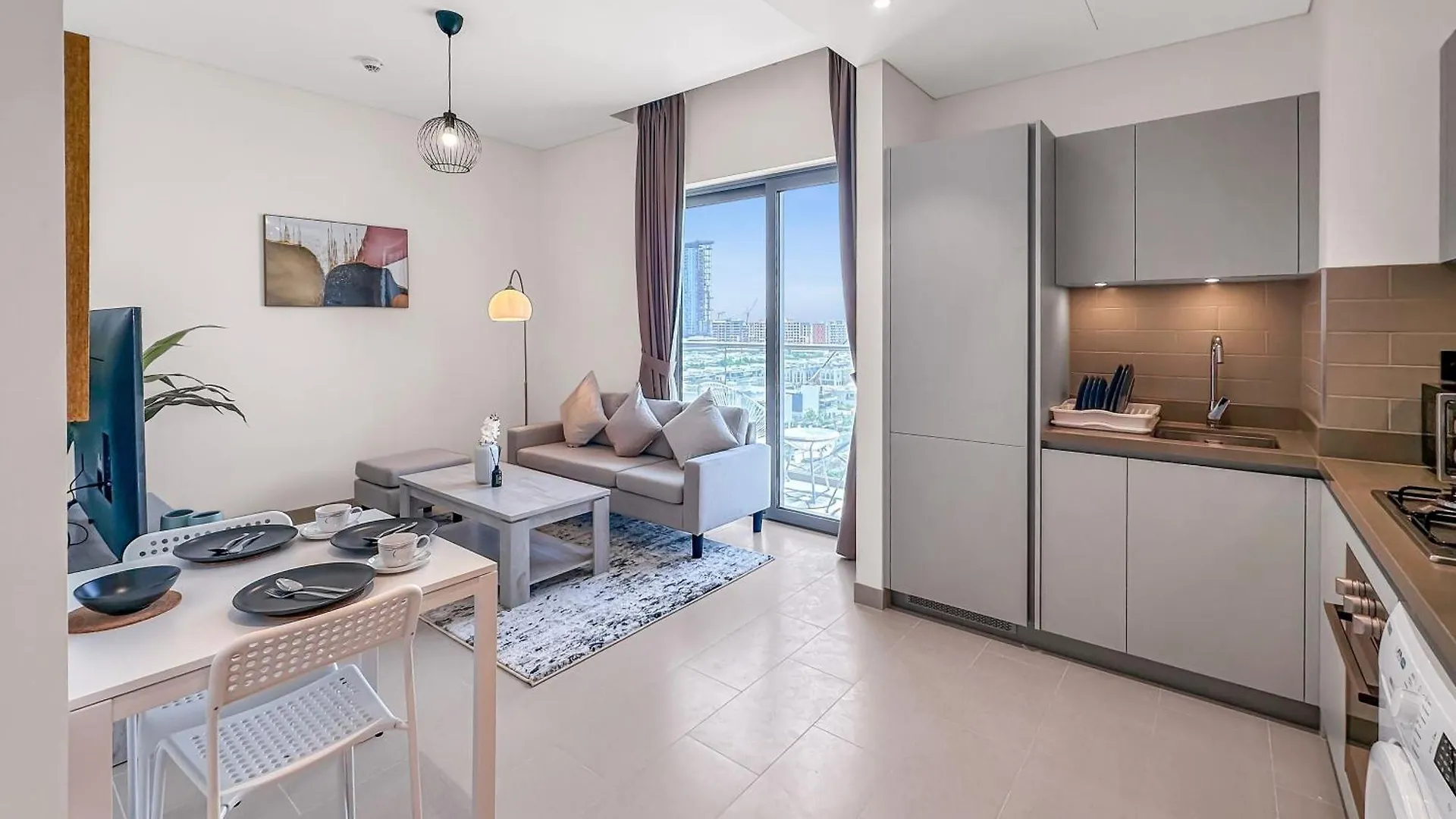 Easemytrip - Cozy And Elegant 1Br Apt With Large Pool And View Dubai Apartment