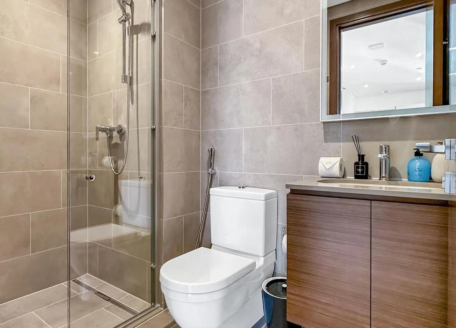 Easemytrip - Cozy And Elegant 1Br Apt With Large Pool And View Dubai United Arab Emirates